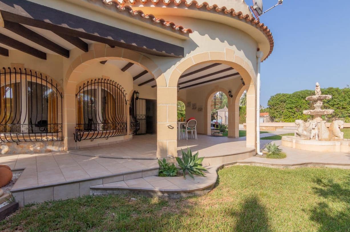 2 Zimmer Villa zu verkaufen in Denia mit Pool Garage - 595.000 € (Ref: 9372394)