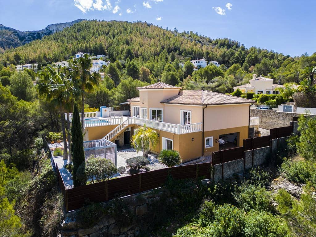 4 sypialnia Willa na sprzedaż w Denia z basenem garażem - 840 000 € (Ref: 9401319)