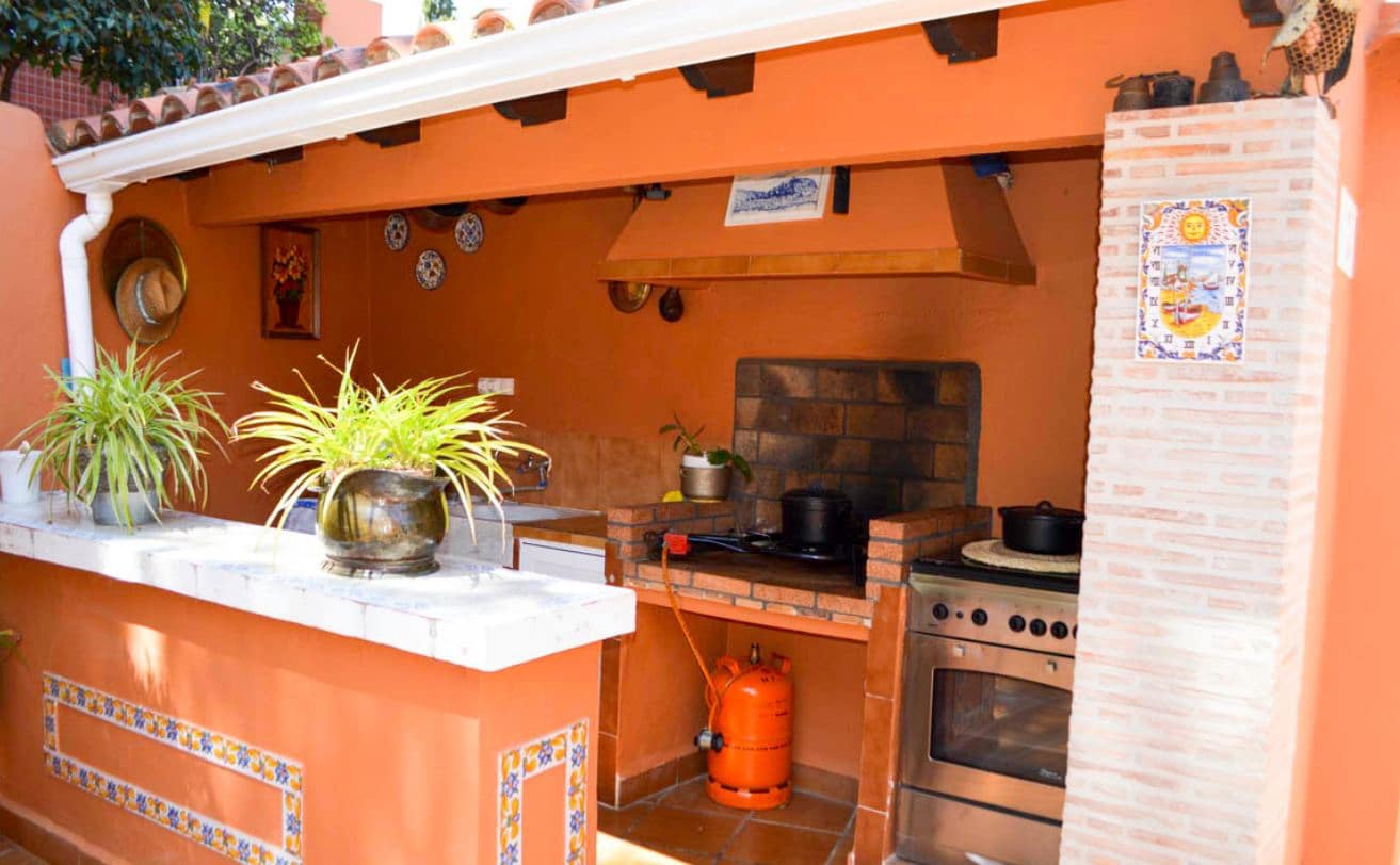 4 bedroom Villa for sale in Denia with pool garage - € 750,000 (Ref: 9401320)