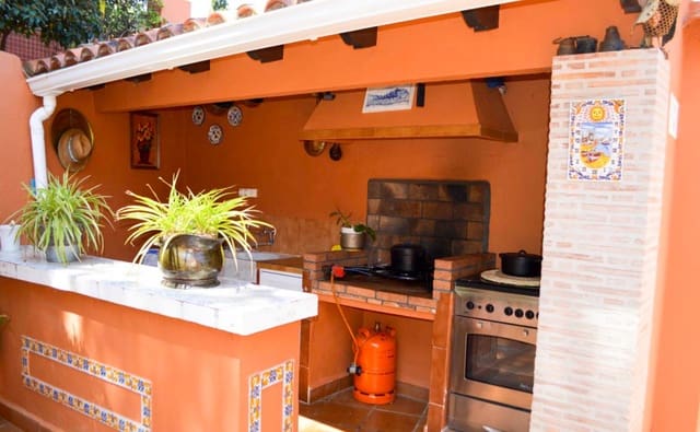 4 soveværelse Villa til salg i Las Rotas / Les Rotes, Dénia med swimmingpool garage - € 750.000 (Ref: 9401320)