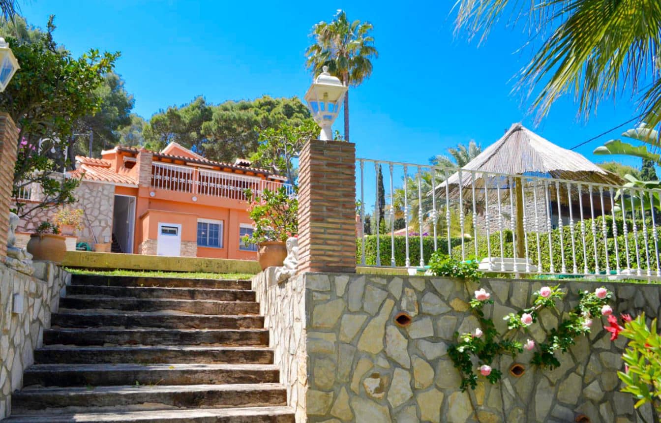 4 bedroom Villa for sale in Denia with pool garage - € 750,000 (Ref: 9401320)