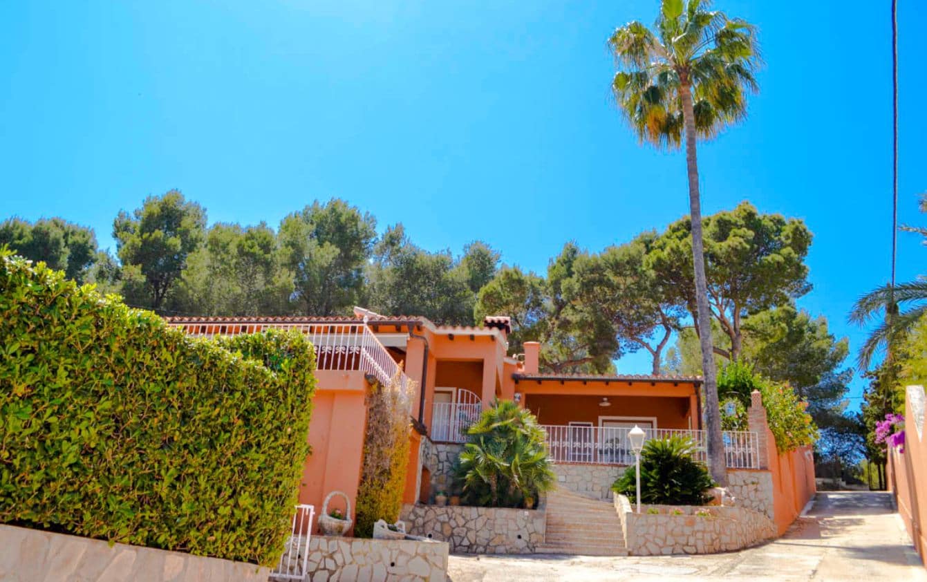 4 bedroom Villa for sale in Denia with pool garage - € 750,000 (Ref: 9401320)