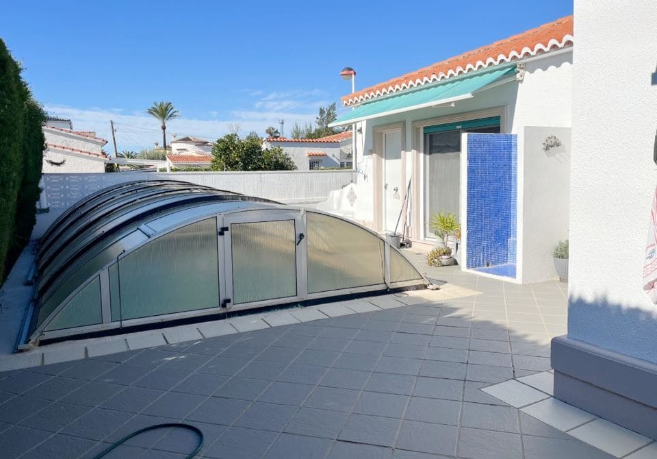 6 bedroom Villa for sale in Denia with pool garage - € 499,900 (Ref: 9481467)