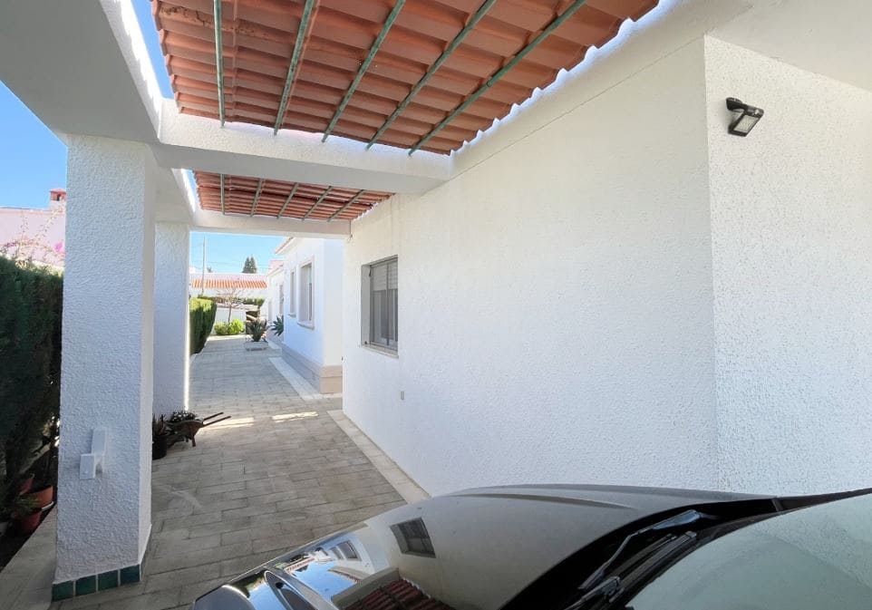 6 bedroom Villa for sale in Denia with pool garage - € 499,900 (Ref: 9481467)