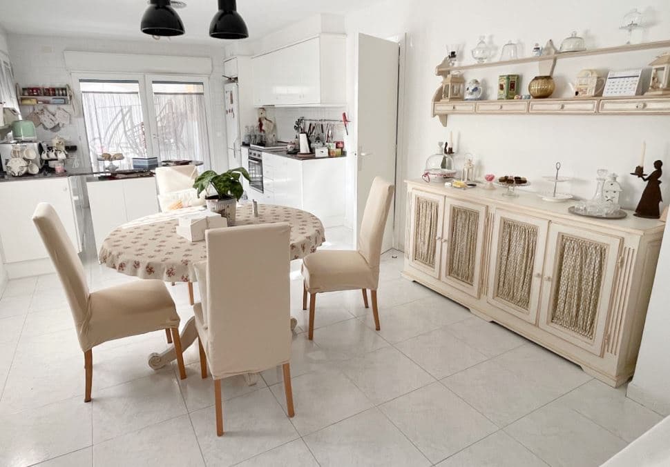 6 bedroom Villa for sale in Denia with pool garage - € 499,900 (Ref: 9481467)