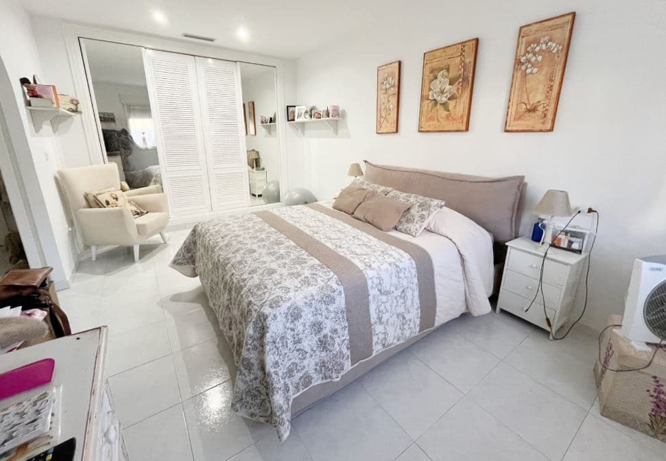 6 bedroom Villa for sale in Denia with pool garage - € 499,900 (Ref: 9481467)