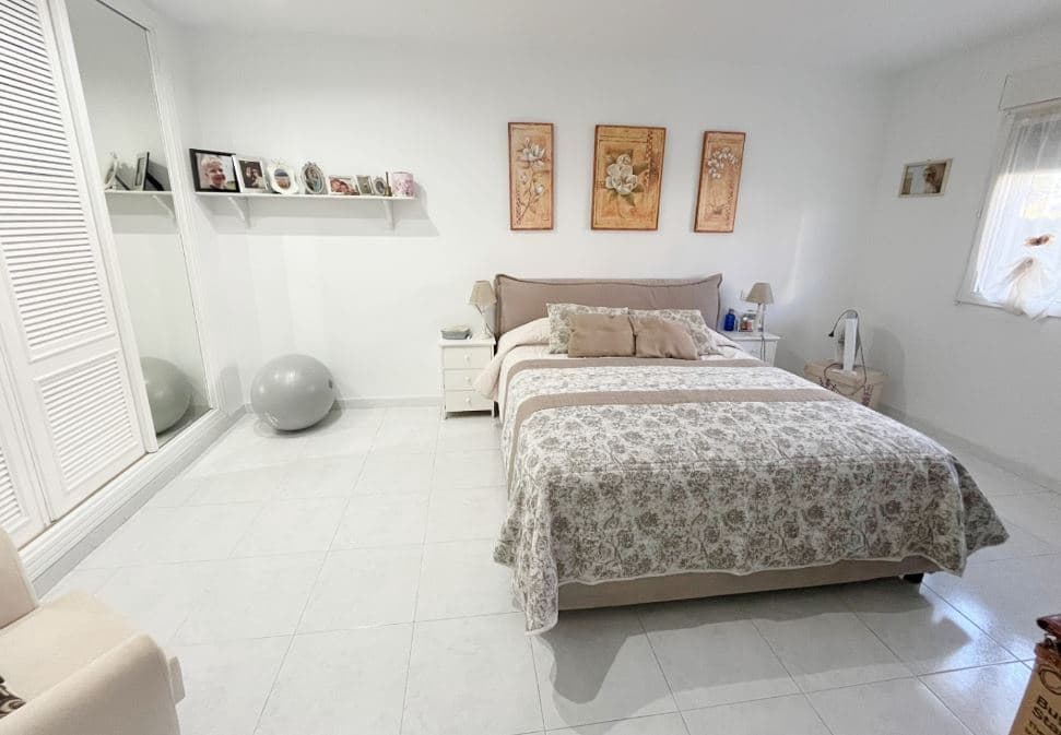 6 bedroom Villa for sale in Denia with pool garage - € 499,900 (Ref: 9481467)