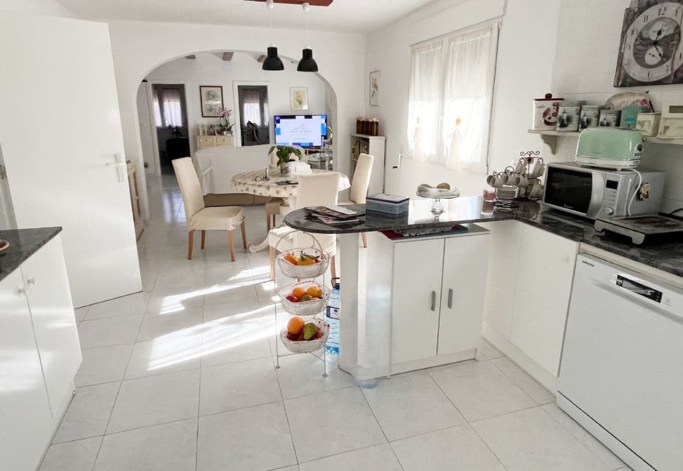 6 bedroom Villa for sale in Denia with pool garage - € 499,900 (Ref: 9481467)