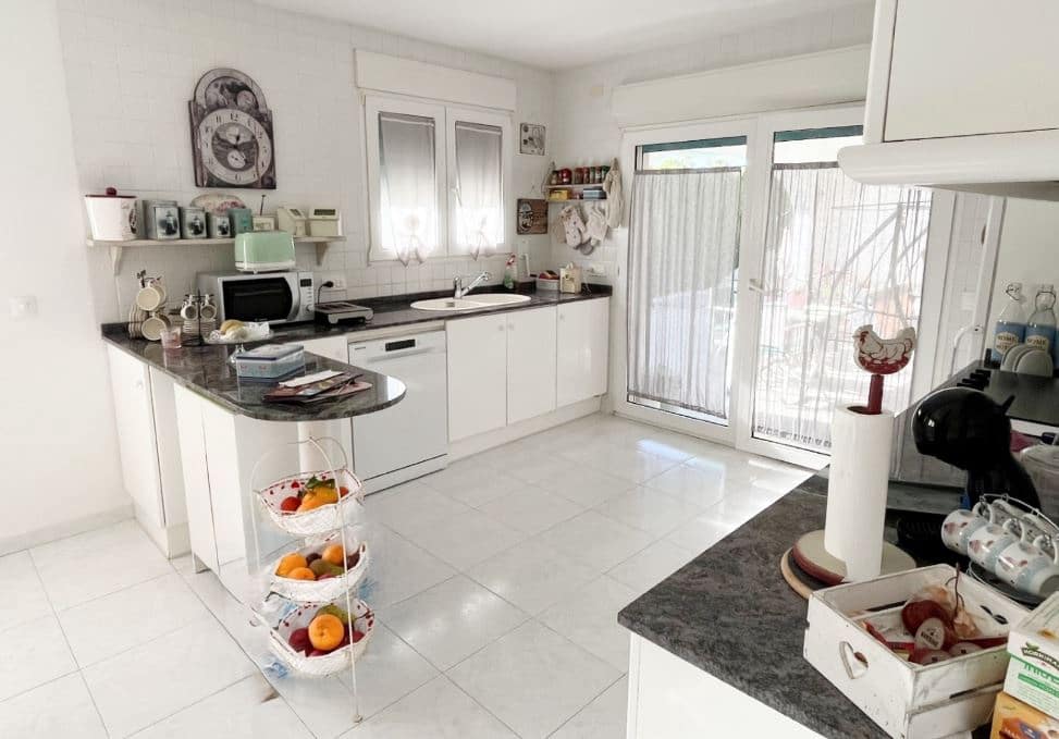 6 bedroom Villa for sale in Denia with pool garage - € 499,900 (Ref: 9481467)