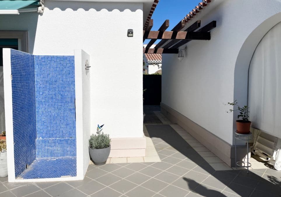 6 bedroom Villa for sale in Denia with pool garage - € 499,900 (Ref: 9481467)