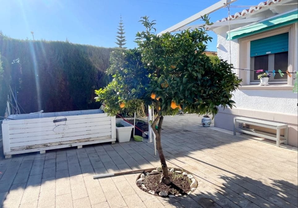 6 bedroom Villa for sale in Denia with pool garage - € 499,900 (Ref: 9481467)