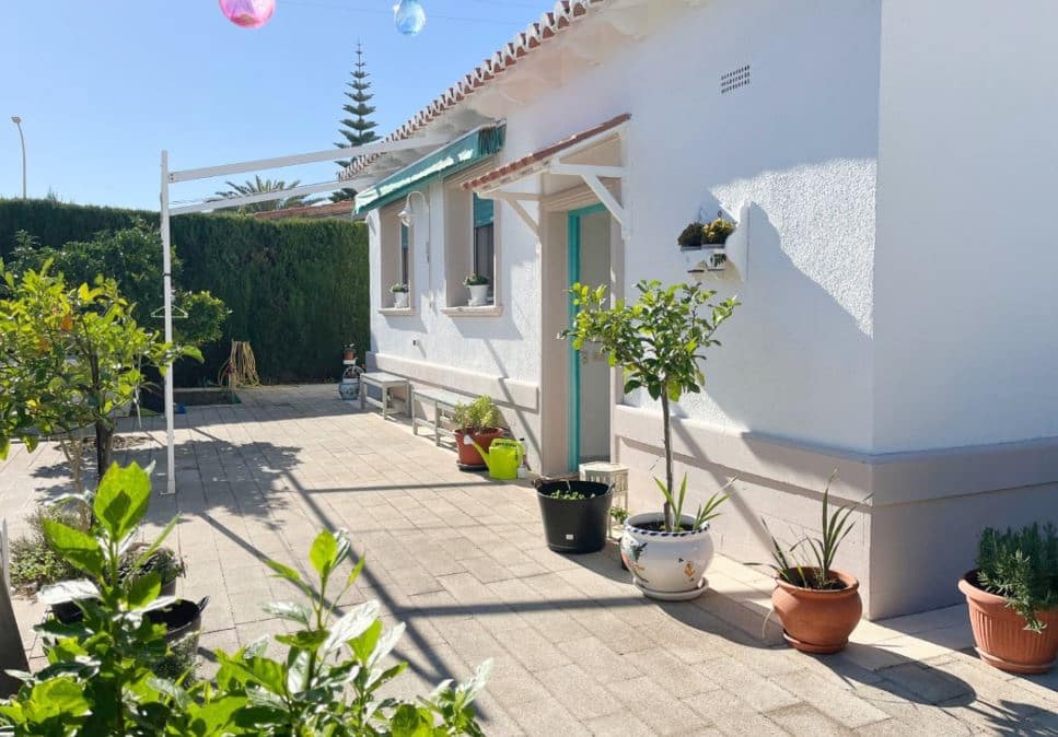 6 bedroom Villa for sale in Denia with pool garage - € 499,900 (Ref: 9481467)