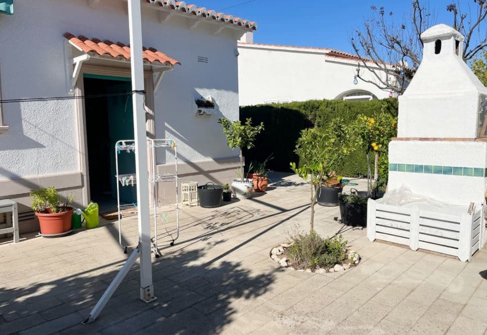 6 bedroom Villa for sale in Denia with pool garage - € 499,900 (Ref: 9481467)