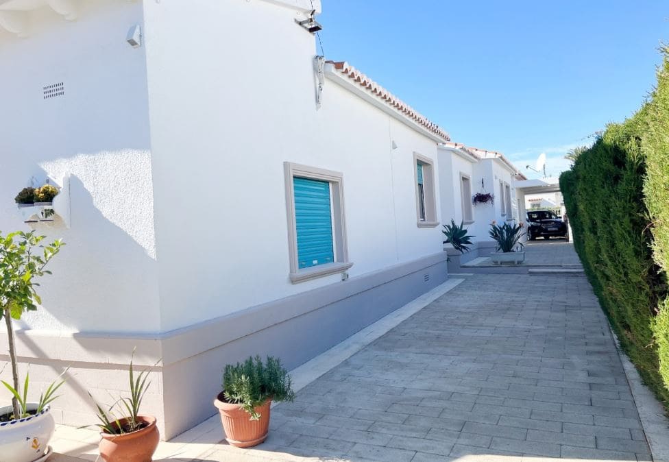 6 bedroom Villa for sale in Denia with pool garage - € 499,900 (Ref: 9481467)