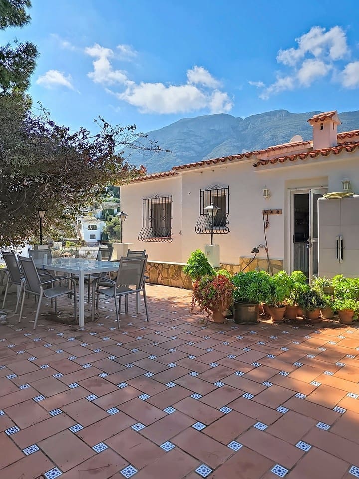3 bedroom Villa for sale in Denia with pool garage - € 499,000 (Ref: 9713565)