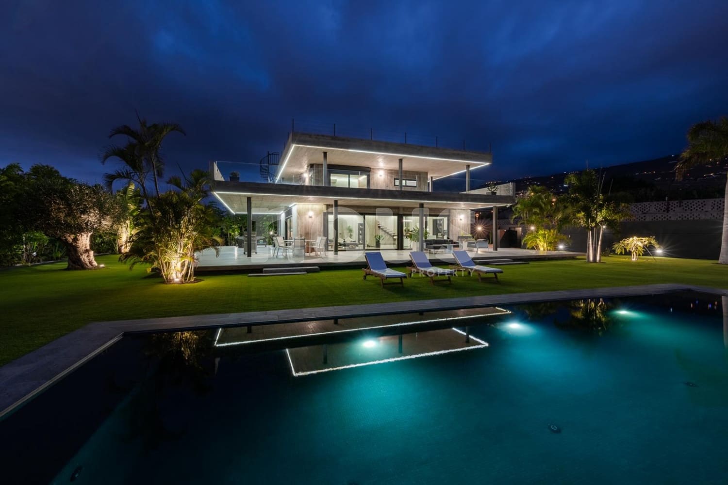 4 bedroom Villa for sale in Playa Paraiso with pool garage - € 3,400,000 (Ref: 10173131)