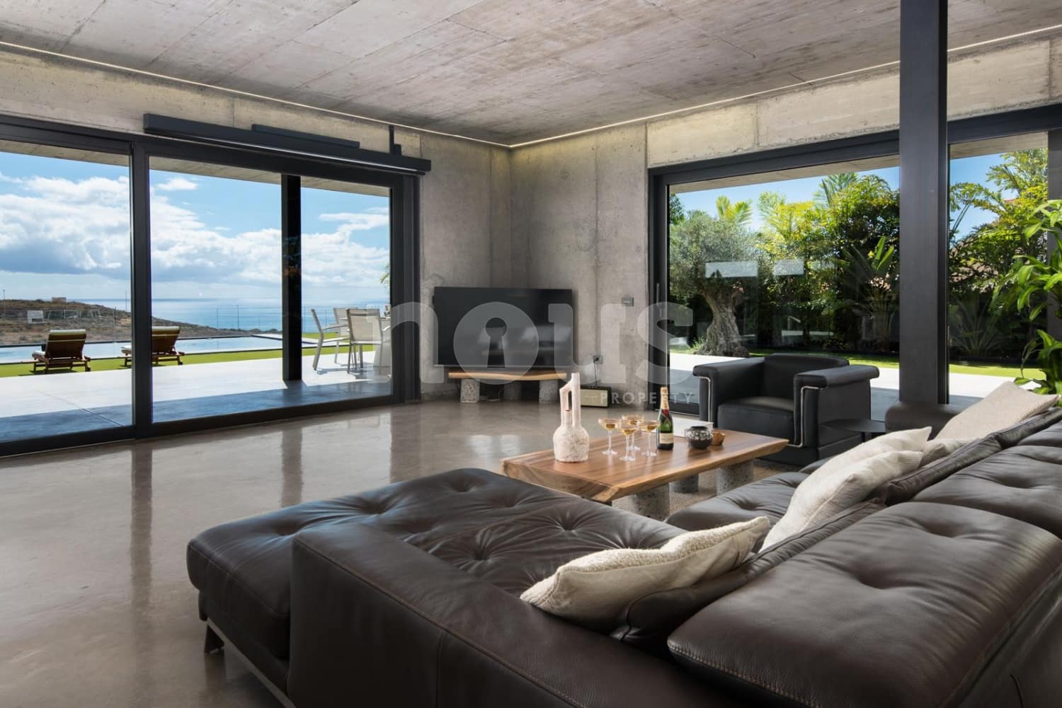 4 bedroom Villa for sale in Playa Paraiso with pool garage - € 3,400,000 (Ref: 10173131)