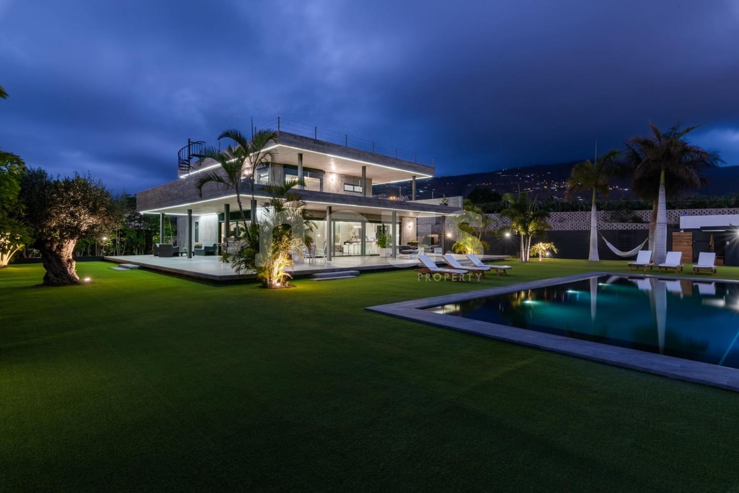 4 bedroom Villa for sale in Playa Paraiso with pool garage - € 3,400,000 (Ref: 10173131)