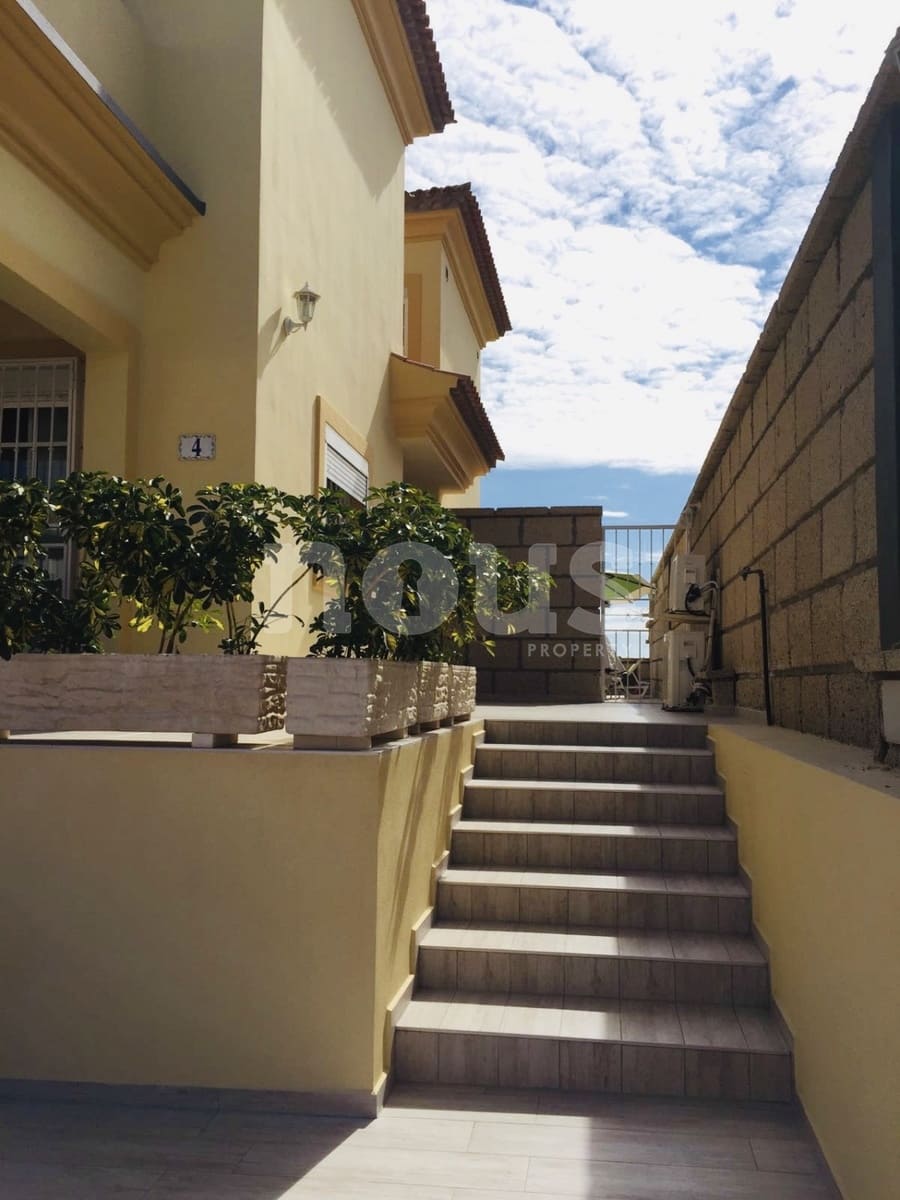 5 soveværelse Rækkehus til salg i El Madronal med swimmingpool - € 884.000 (Ref: 6075503)