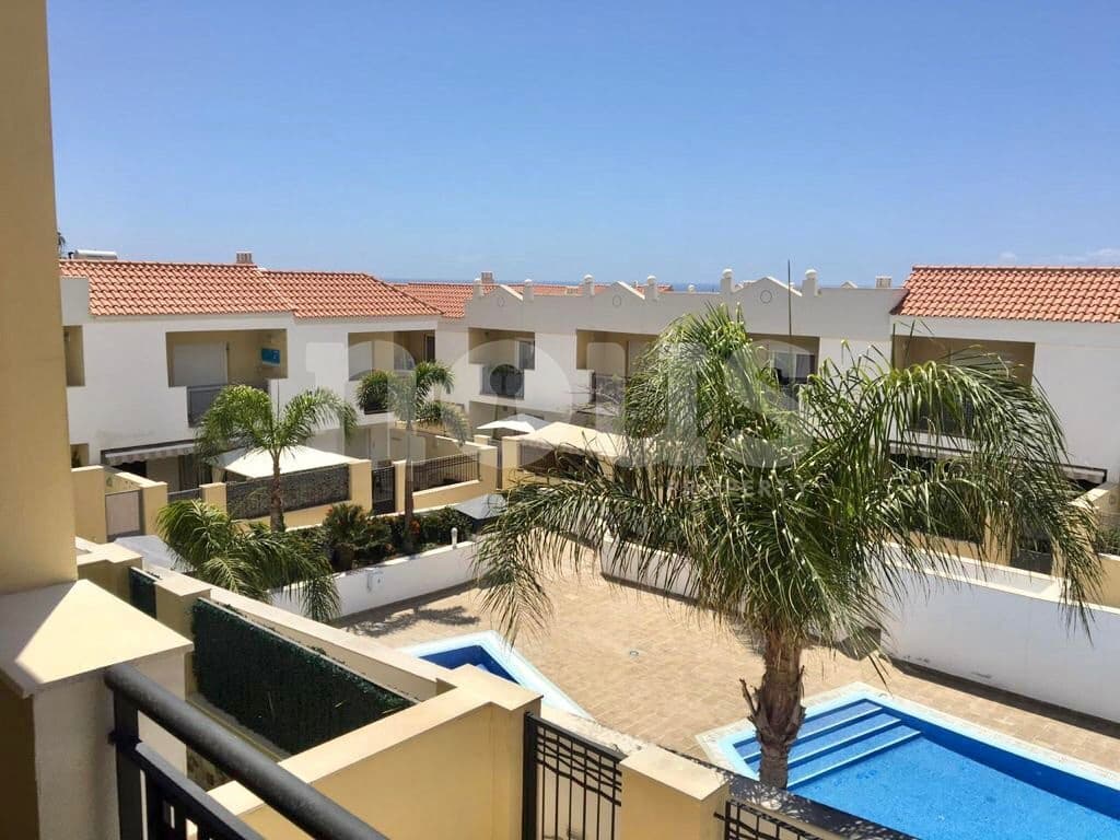 4 soveværelse Rækkehus til salg i El Madronal med swimmingpool - € 549.000 (Ref: 7502258)