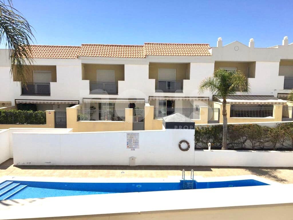 4 soveværelse Rækkehus til salg i El Madronal med swimmingpool - € 549.000 (Ref: 7502258)