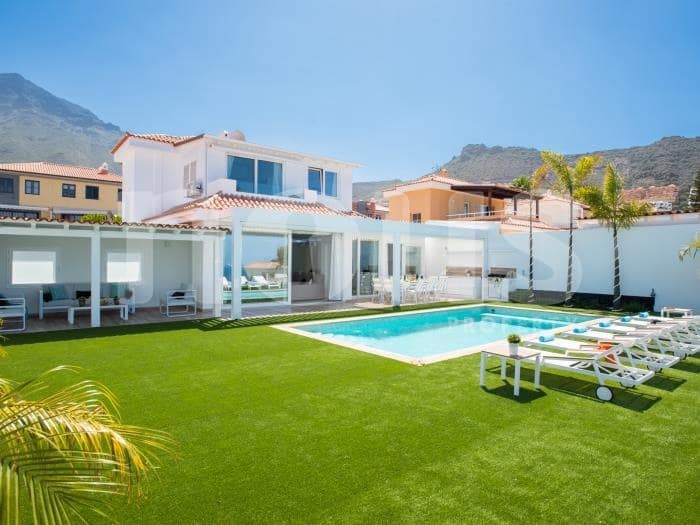 6 slaapkamer Villa te koop in El Madronal met zwembad - € 2.550.000 (Ref: 8190036)