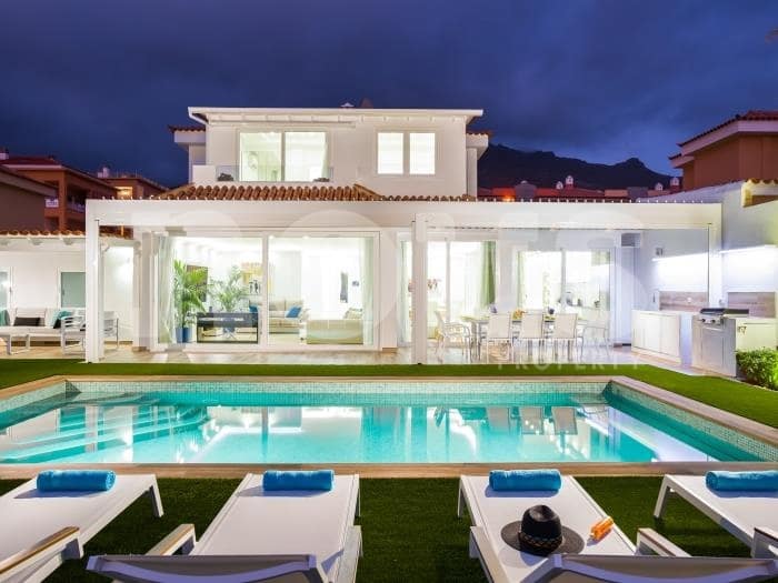 6 slaapkamer Villa te koop in El Madronal met zwembad - € 2.550.000 (Ref: 8190036)