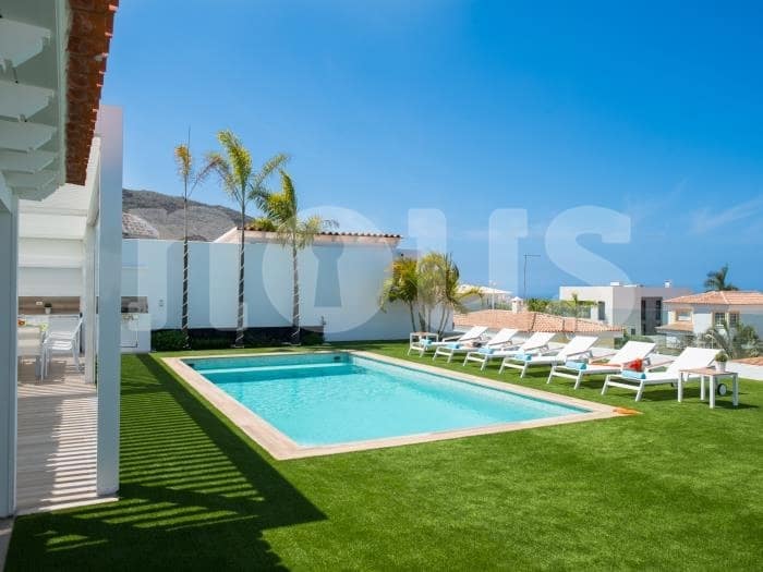 6 slaapkamer Villa te koop in El Madronal met zwembad - € 2.550.000 (Ref: 8190036)