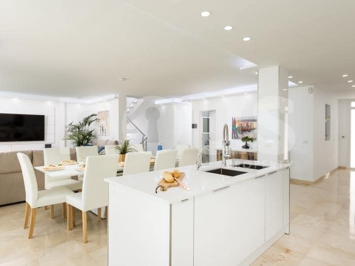 6 slaapkamer Villa te koop in El Madronal met zwembad - € 2.550.000 (Ref: 8190036)