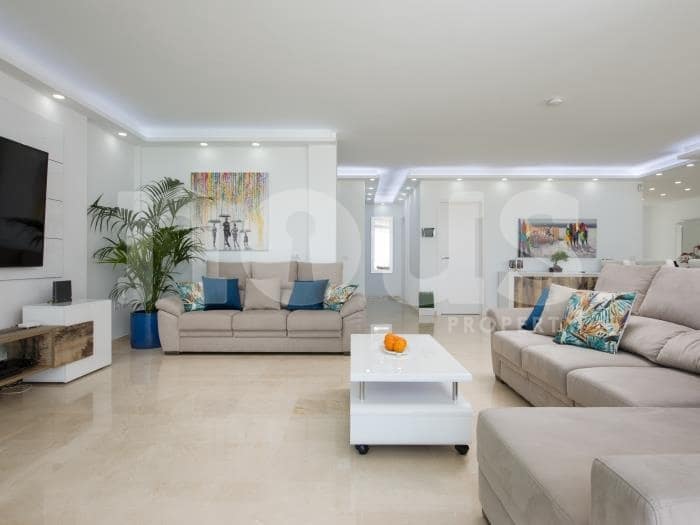 6 slaapkamer Villa te koop in El Madronal met zwembad - € 2.550.000 (Ref: 8190036)