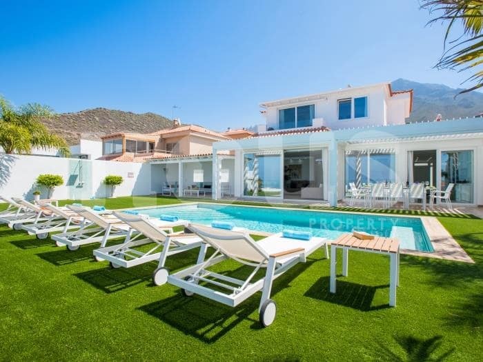 6 slaapkamer Villa te koop in El Madronal met zwembad - € 2.550.000 (Ref: 8190036)