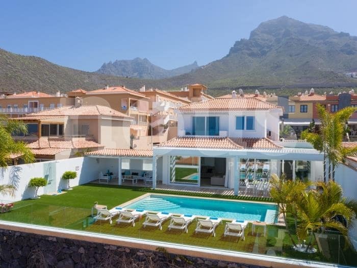6 slaapkamer Villa te koop in El Madronal met zwembad - € 2.550.000 (Ref: 8190036)