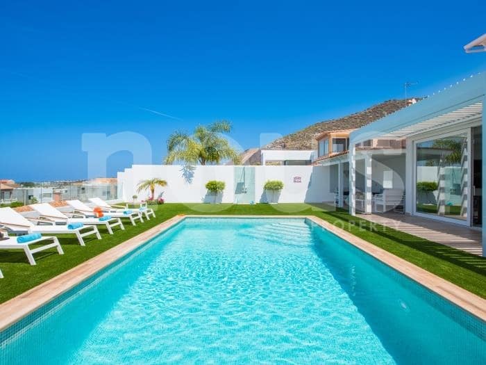 6 slaapkamer Villa te koop in El Madronal met zwembad - € 2.550.000 (Ref: 8190036)