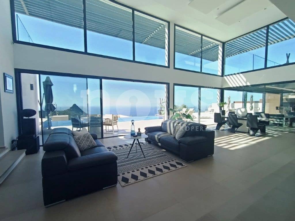 4 slaapkamer Villa te koop in Torviscas met zwembad - € 2.395.000 (Ref: 8255456)