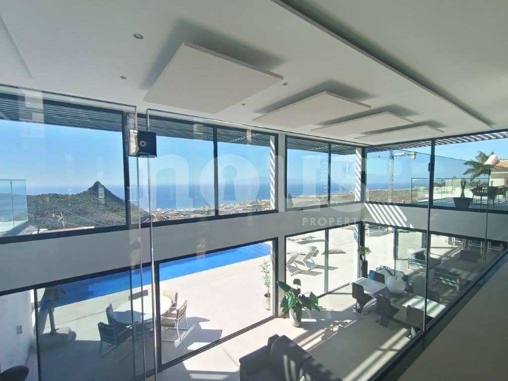 4 slaapkamer Villa te koop in Torviscas met zwembad - € 2.395.000 (Ref: 8255456)