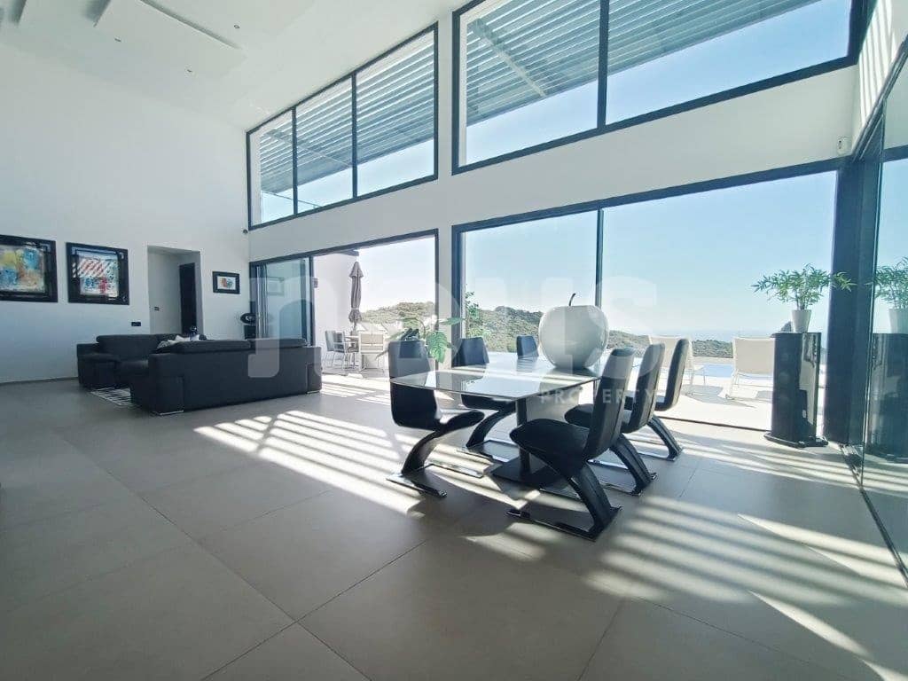 4 slaapkamer Villa te koop in Torviscas met zwembad - € 2.395.000 (Ref: 8255456)