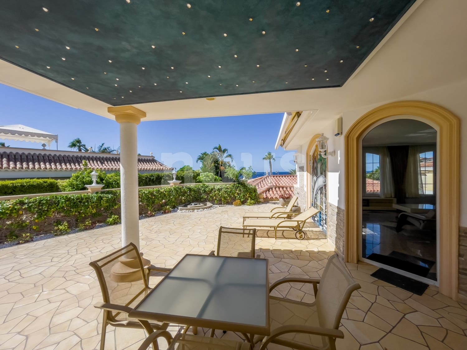 3 soveværelse Rækkehus til salg i Playa del Duque med swimmingpool - € 2.950.000 (Ref: 8312680)