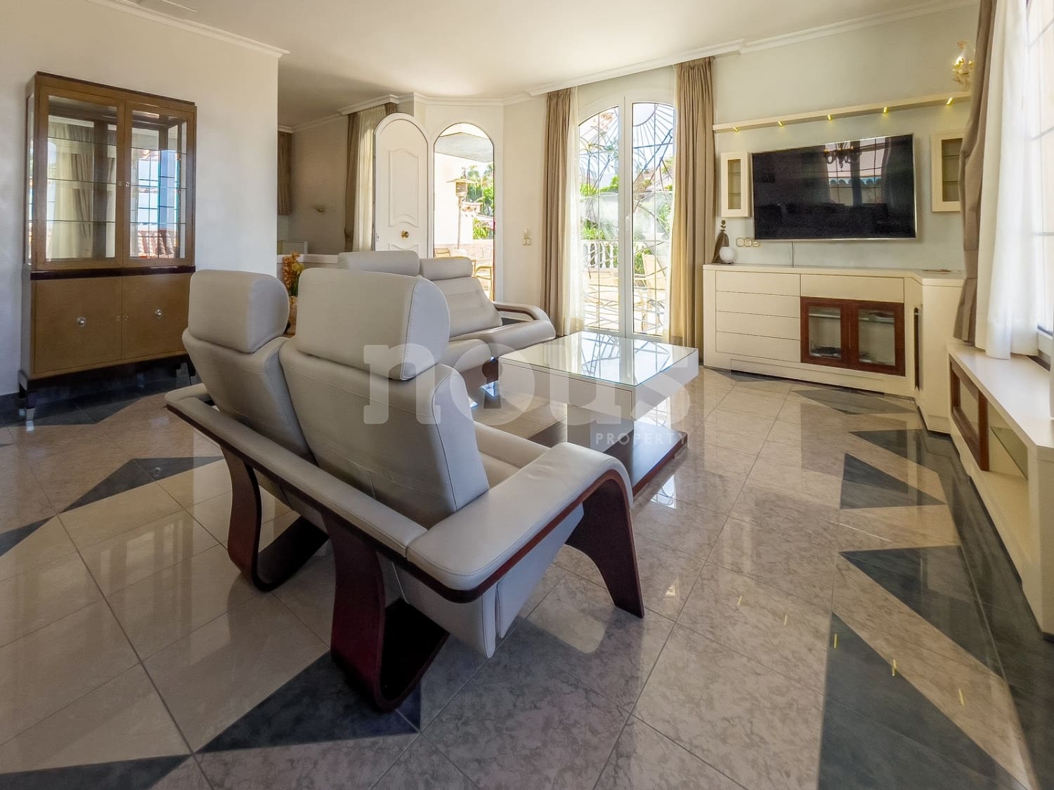 3 soveværelse Rækkehus til salg i Playa del Duque med swimmingpool - € 2.950.000 (Ref: 8312680)