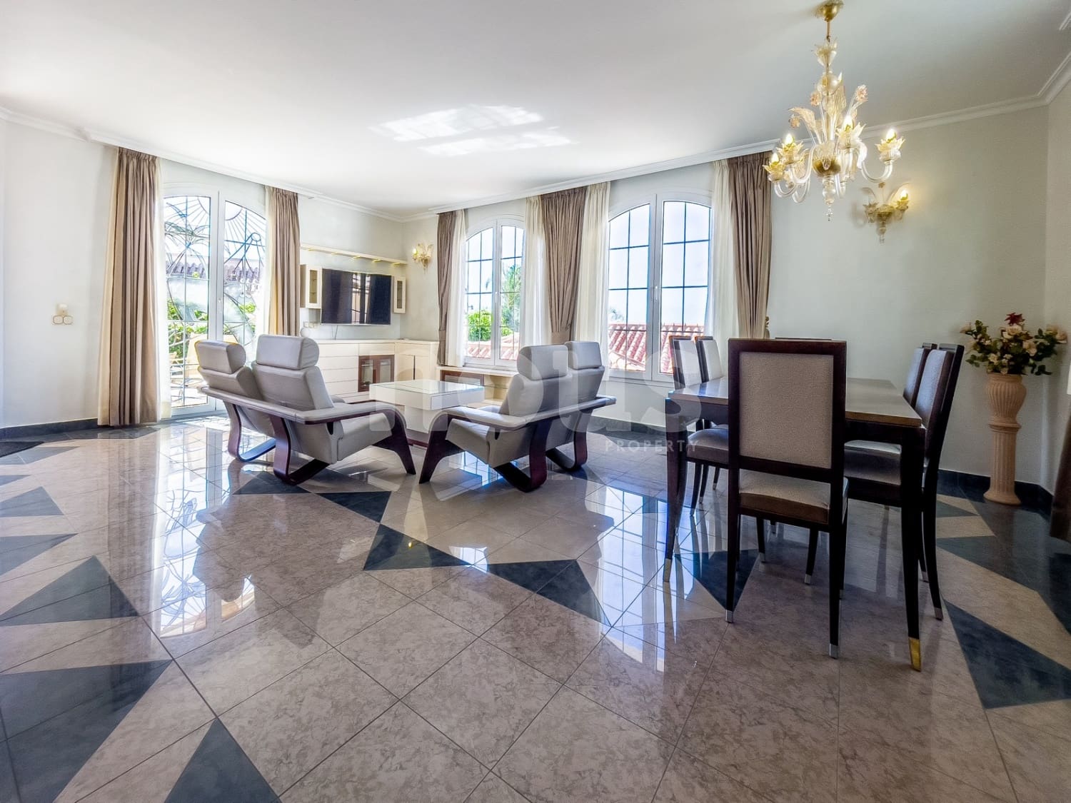 3 soveværelse Rækkehus til salg i Playa del Duque med swimmingpool - € 2.950.000 (Ref: 8312680)