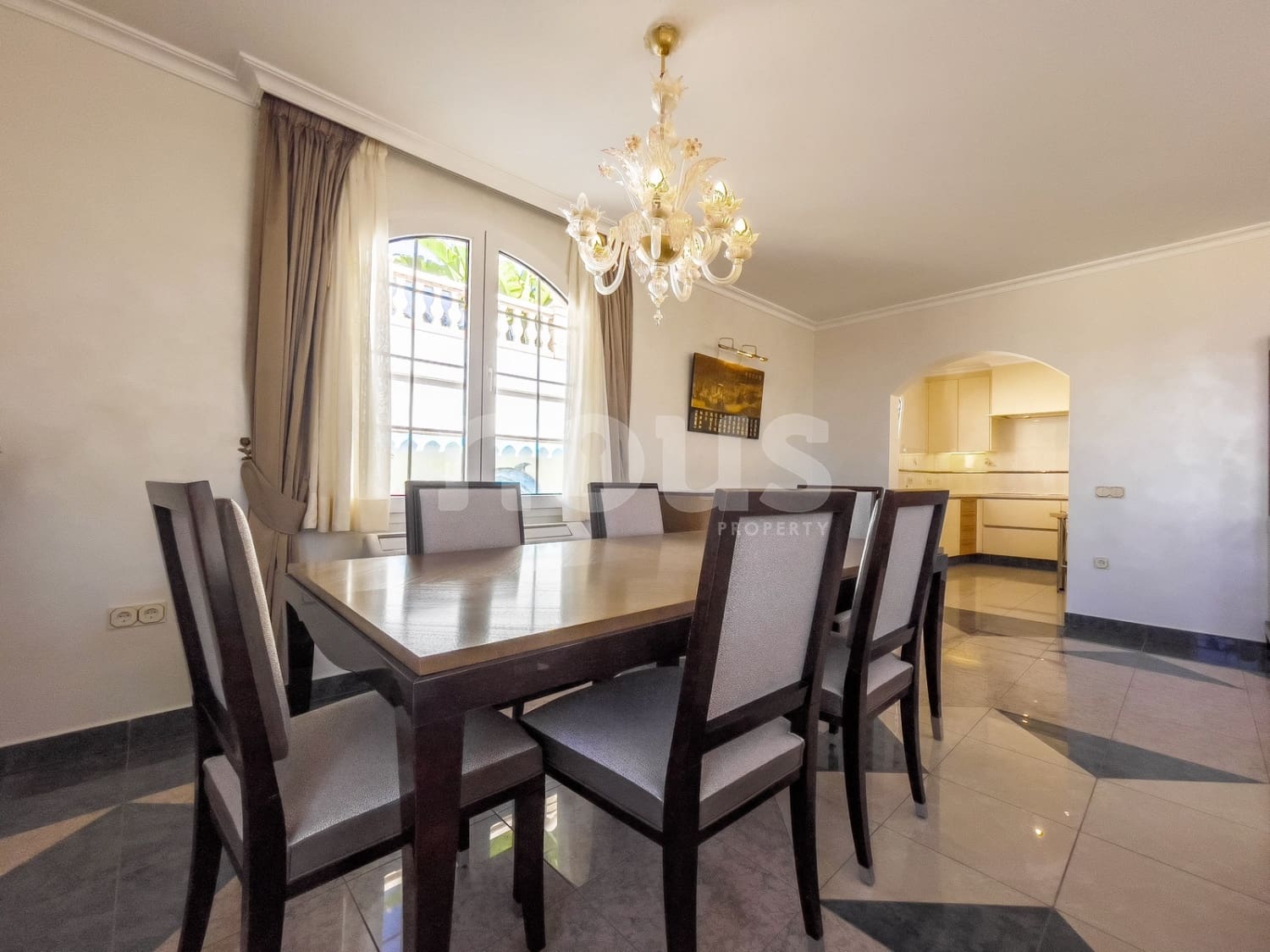 3 soveværelse Rækkehus til salg i Playa del Duque med swimmingpool - € 2.950.000 (Ref: 8312680)