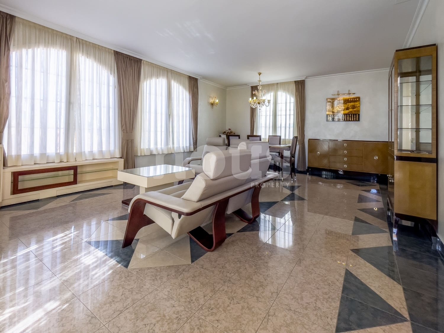 3 soveværelse Rækkehus til salg i Playa del Duque med swimmingpool - € 2.950.000 (Ref: 8312680)