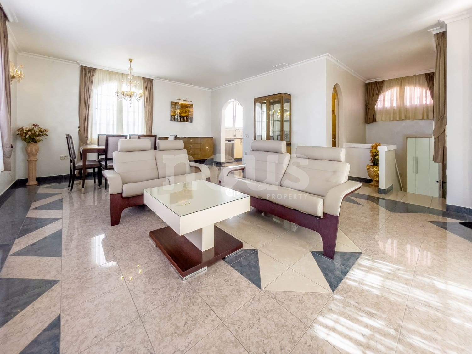 3 soveværelse Rækkehus til salg i Playa del Duque med swimmingpool - € 2.950.000 (Ref: 8312680)