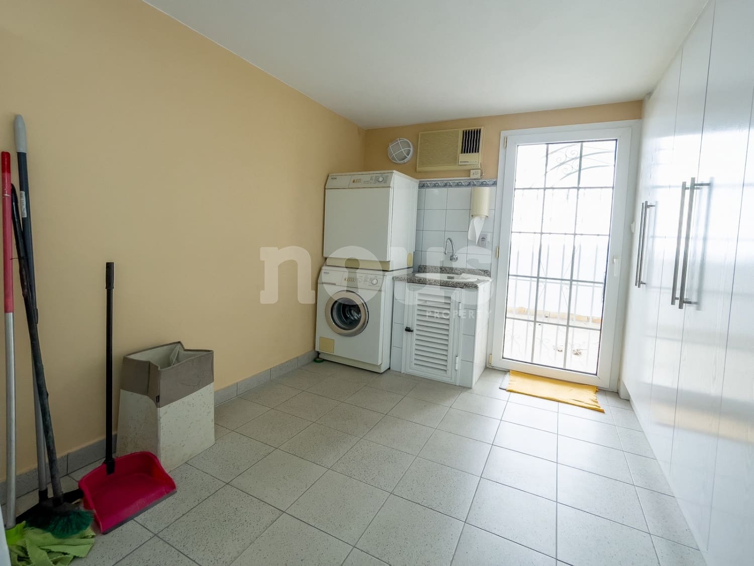 3 soveværelse Rækkehus til salg i Playa del Duque med swimmingpool - € 2.950.000 (Ref: 8312680)