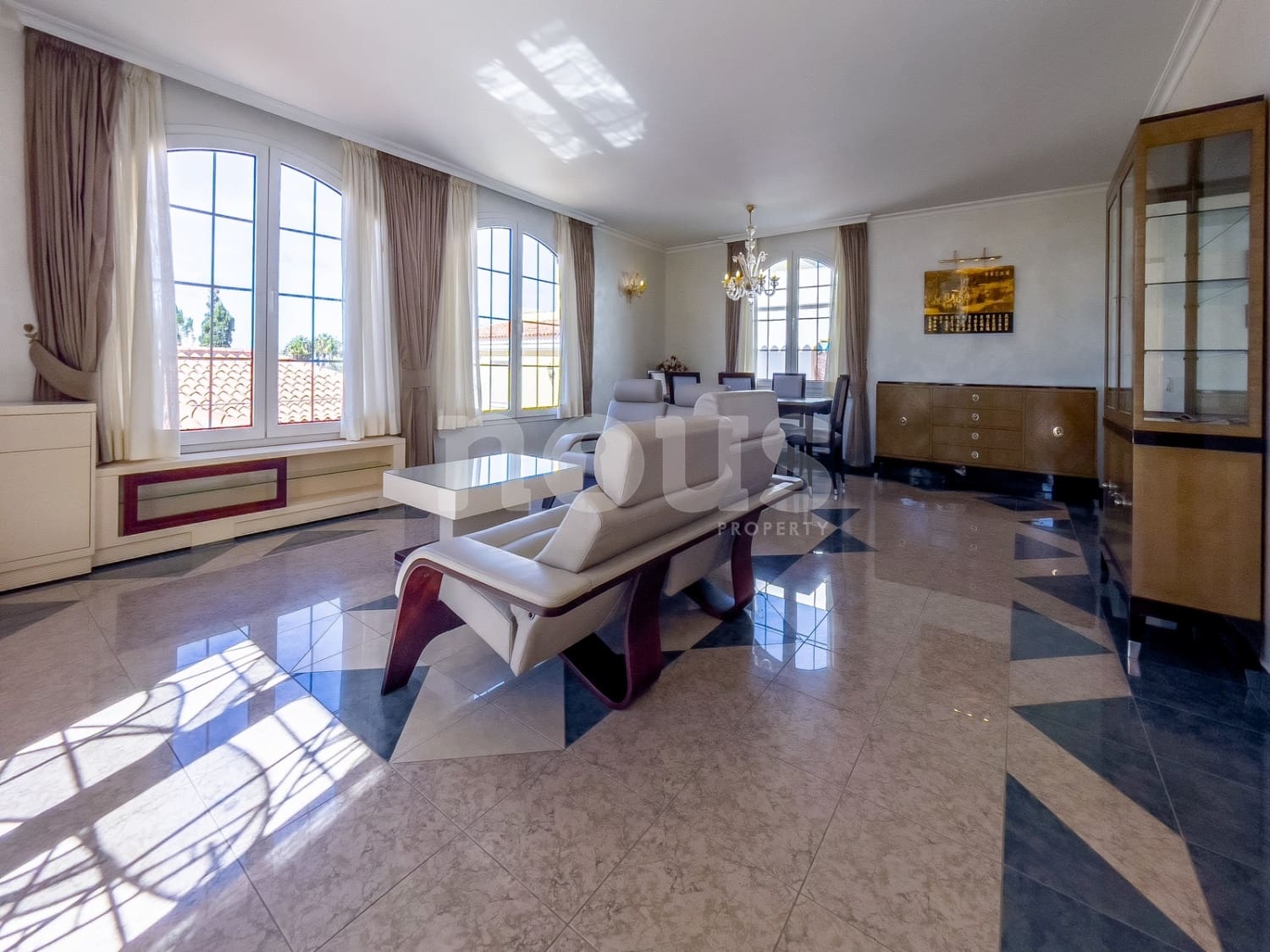 3 soveværelse Rækkehus til salg i Playa del Duque med swimmingpool - € 2.950.000 (Ref: 8312680)