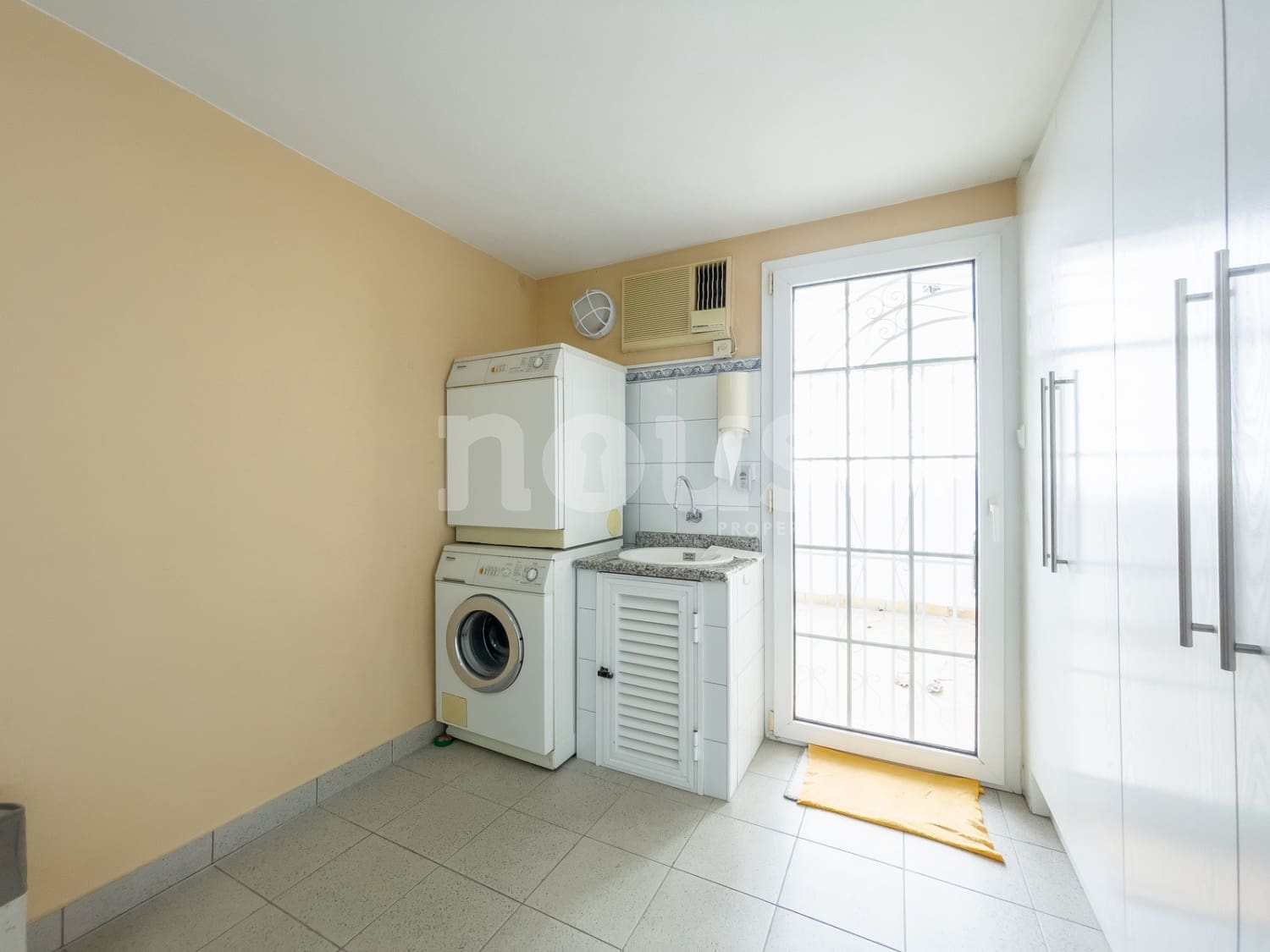 3 soveværelse Rækkehus til salg i Playa del Duque med swimmingpool - € 2.950.000 (Ref: 8312680)