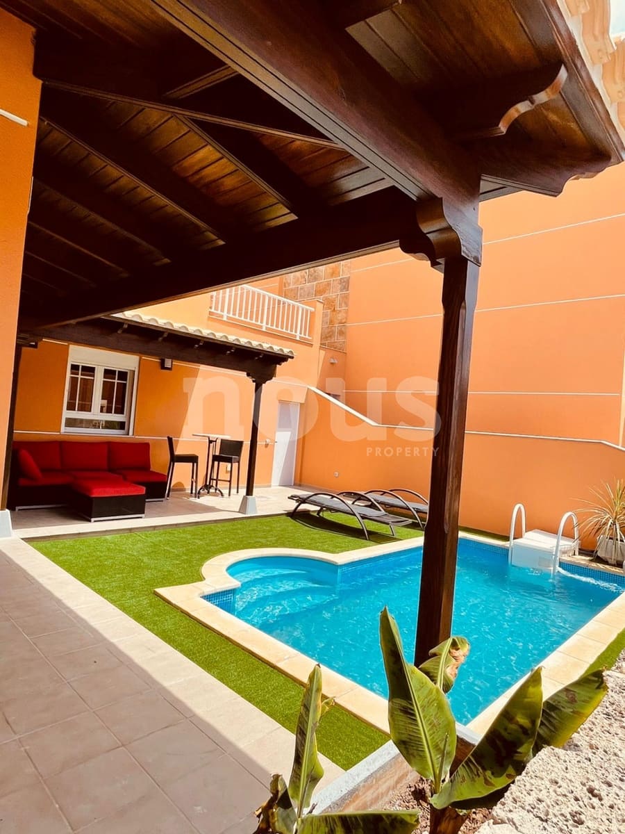 4 sovrum Villa till salu i Los Cristianos med pool - 795 000 € (Ref: 8312798)