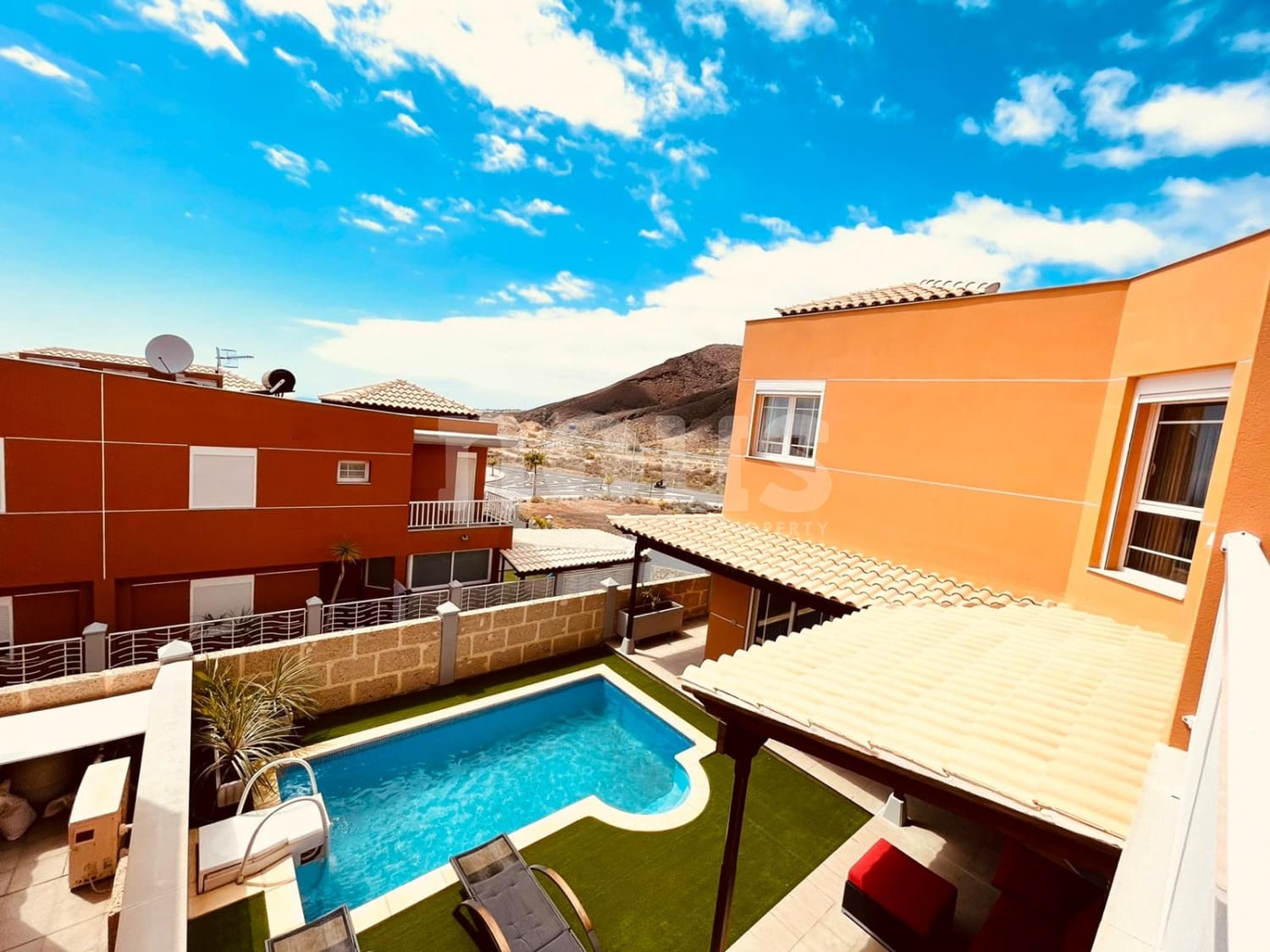 4 sovrum Villa till salu i Los Cristianos med pool - 795 000 € (Ref: 8312798)