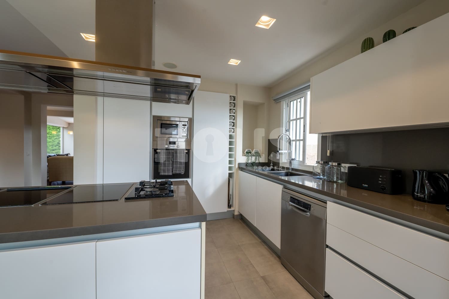 3 soveværelse Villa til salg i El Madronal med swimmingpool - € 1.499.000 (Ref: 8549863)