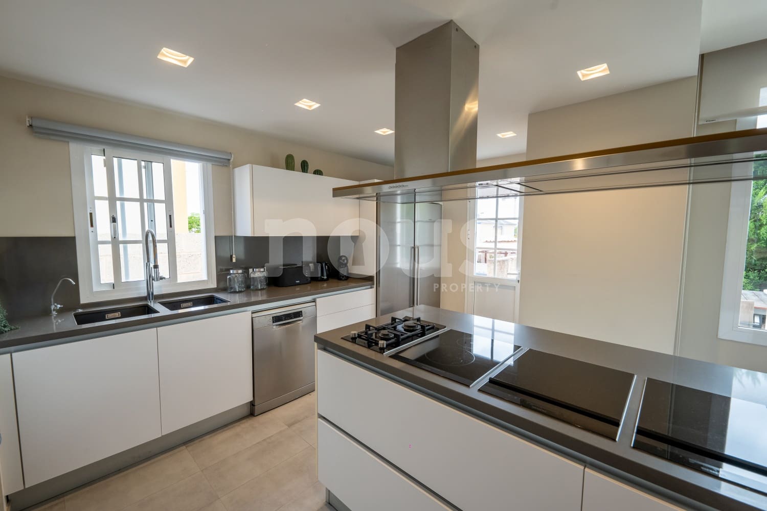 3 soveværelse Villa til salg i El Madronal med swimmingpool - € 1.499.000 (Ref: 8549863)