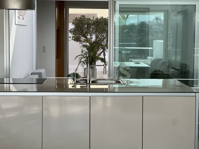 3 chambre Appartement à vendre à La Caleta Adeje, Adeje avec piscine - 1 275 000 € (Ref: 8562317)